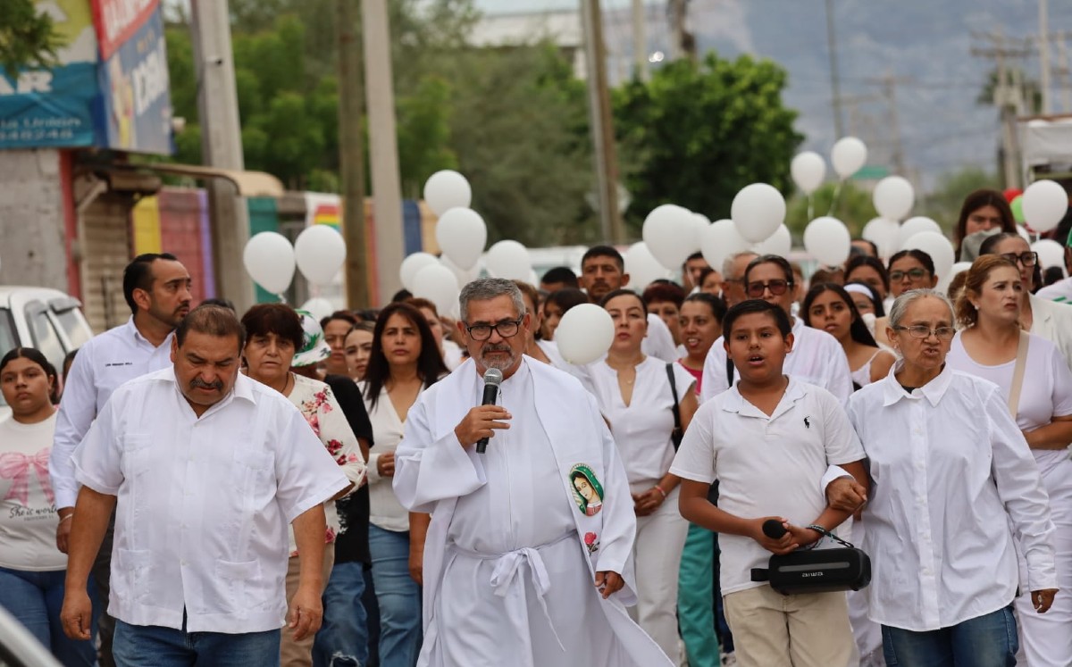 Marchan por la paz en ejido La Unión. | Foto: Verónica Rivera
