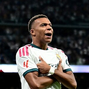 Mbappé 'ignora' advertencia de Mourinho y presume paseo en bicicleta en medio de su lesión