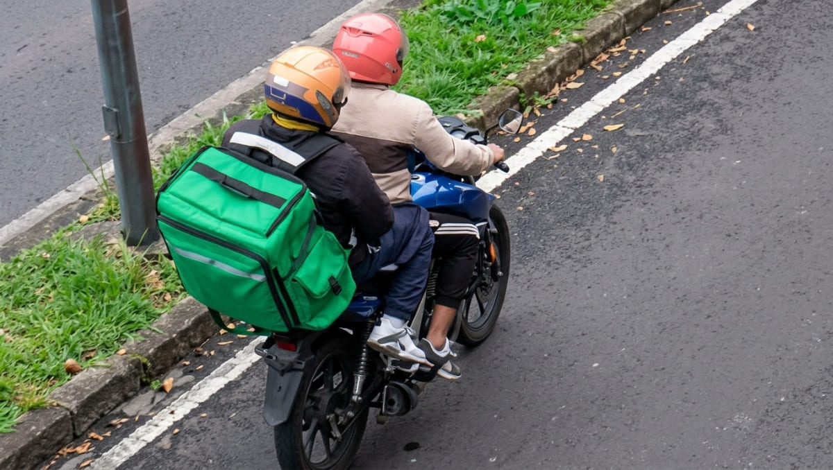 Los agresores dispararon a bordo de una motocicleta. (Foto: SSC - mejorada con IA)
