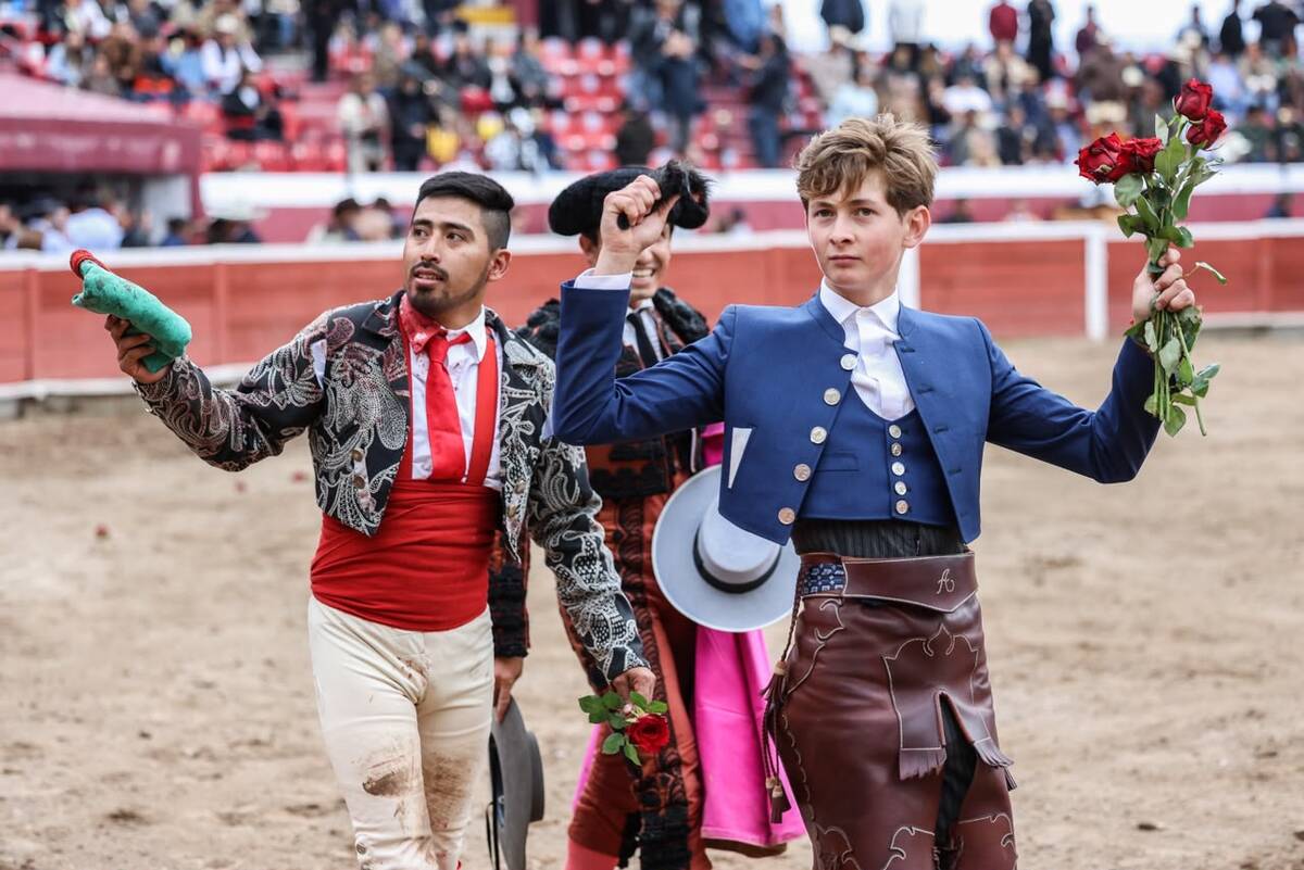 André Gonçalves corta la única oreja en Pachuca. (Juancho Cervantes)