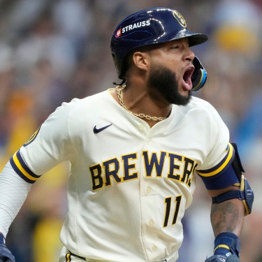 Los Milwaukee Brewers aprovecharon su localía para aumentar su ventaja en la Serie Divisional ante San Diego Padres.