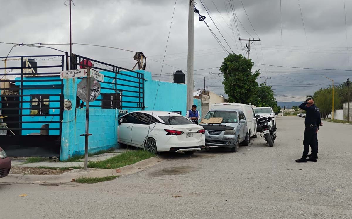 Hombre choca tras presuntamente intentar asaltar a mujer. | Foto: Milenio