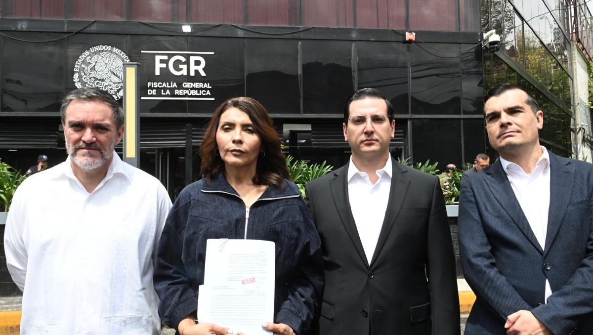 Presentan diputados del PAN denuncia ante la FGR por delincuencia organizada. |Foto: Especial