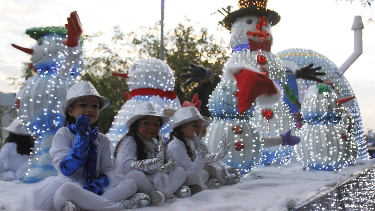El servicio de carros alegóricos navideños costará 3.4 millones. Foto: Archivo Milenio