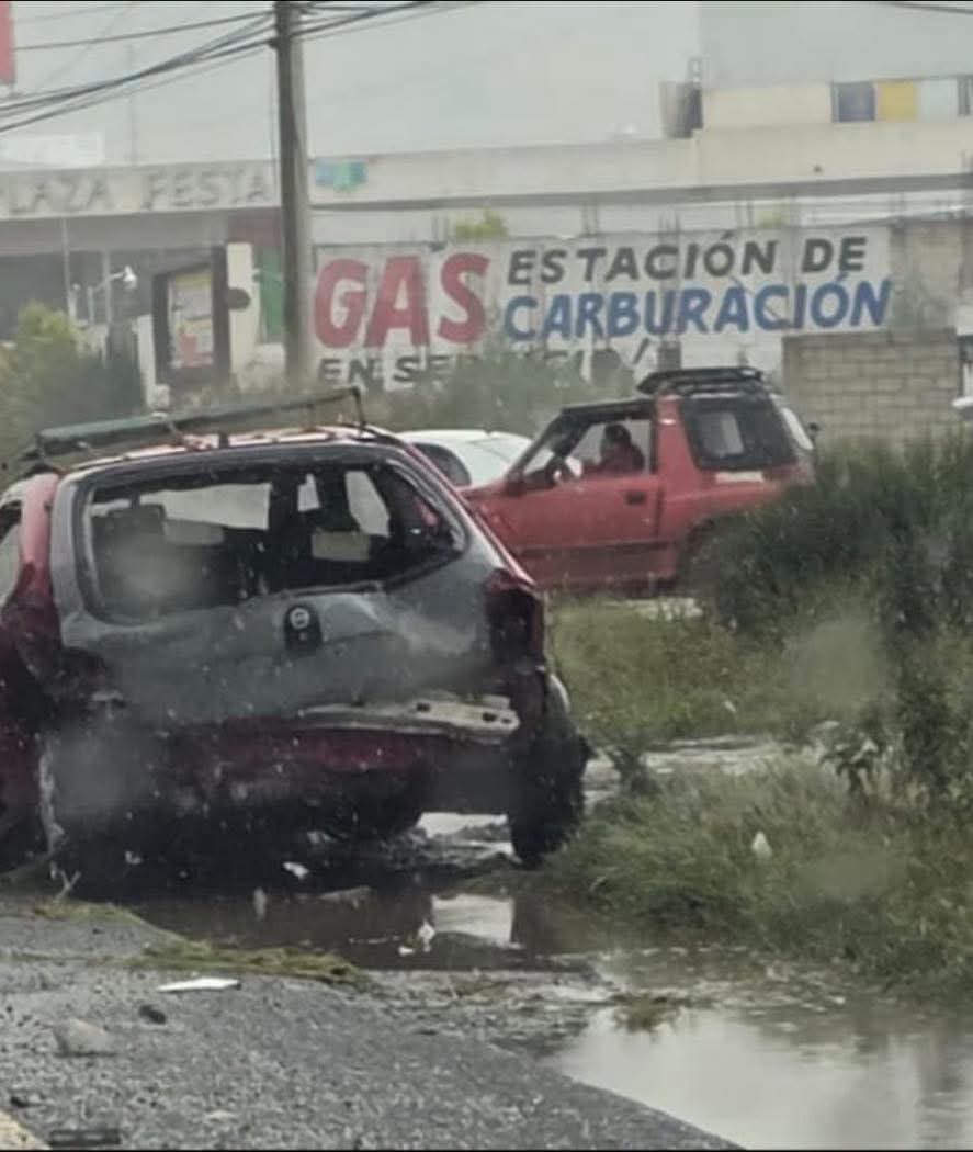 Un aparatoso accidente se registró sobre la carretera Pachuca-Actopan. (Redes Sociales)