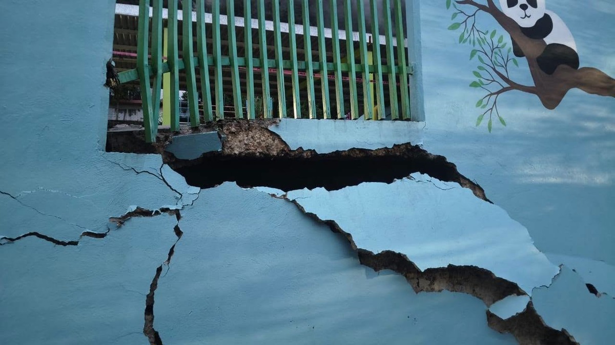 Barda de Jardín de niños Thowi en Tenango de Doria, Hidalgo afectado tras las lluvias. (Ayuntamiento Tenango de Doria)