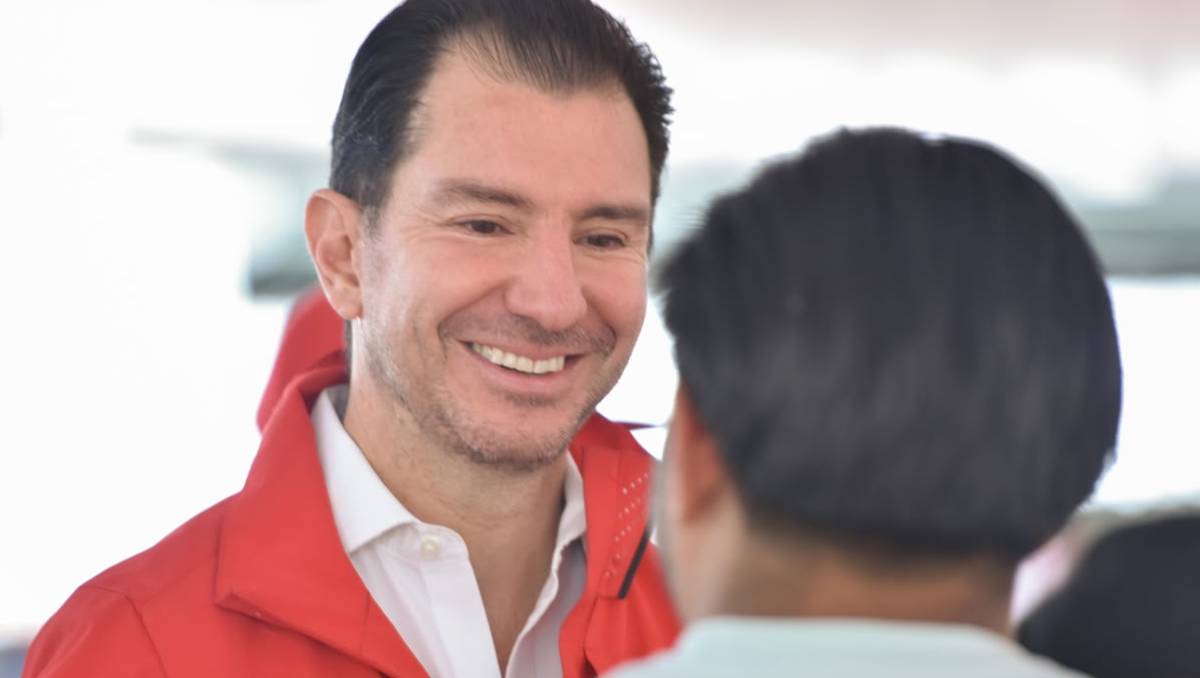 El diputado Elías Rescala dialogó con habitantes de San Francisco Chimalpa sobre el problema de abasto de agua. | Foto: Especial