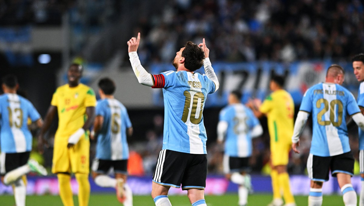 Lionel Messi anota gol en su despedida con la Selección de Argentina (Reuters)