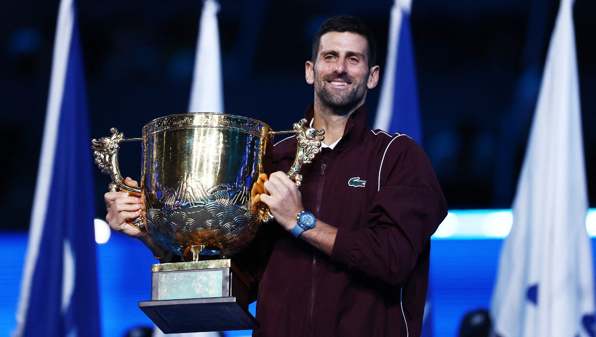 Novak Djokovic conquista su séptimo Abierto de China tras la retirada de De Miñaur (Reuters)