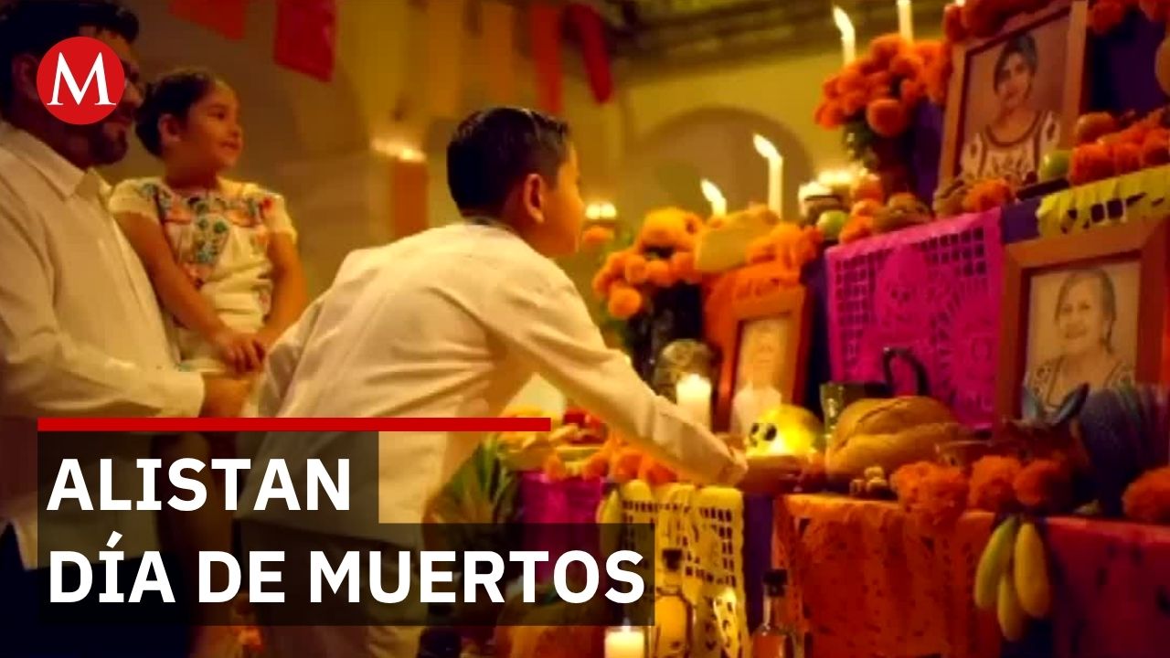 Oaxaca instala 30 altares en el Zócalo por Día de Muertos