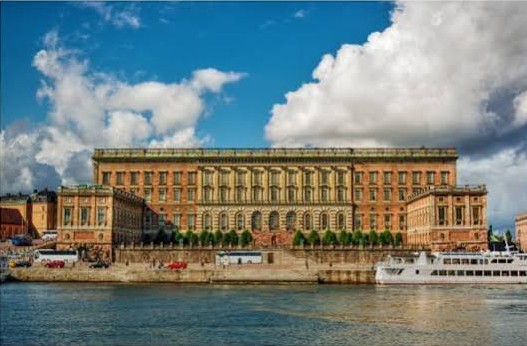 Reportes preliminares señalan que el hombre resultó herido a las afueras del Palacio Real de Estocolmo, pero su vida no corre peligro. | Especial