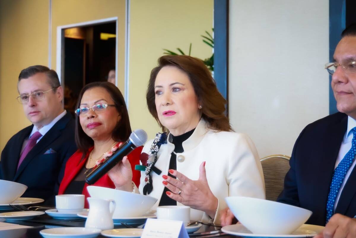 Yasmín Esquivel llama a juzgadores civiles a mantener independencia y priorizar derechos. | Especial