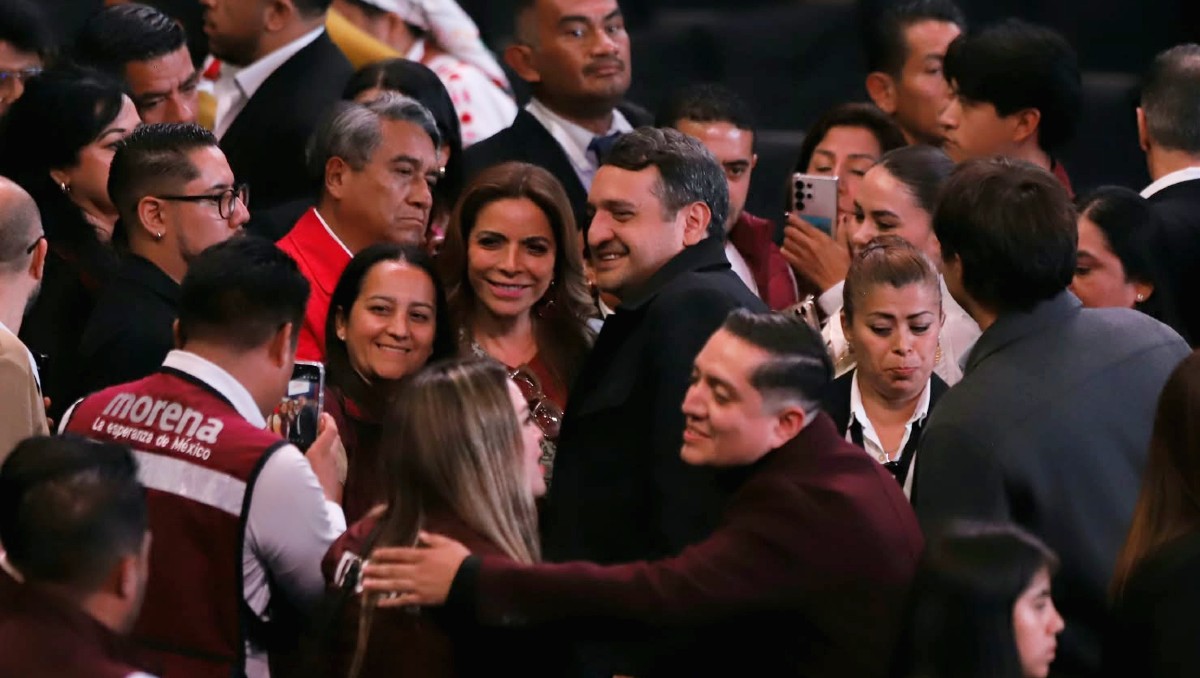 Andrés Manuel López Beltrán llegó al festejo de los 15 años de Morena. | Foto: Javier Ríos