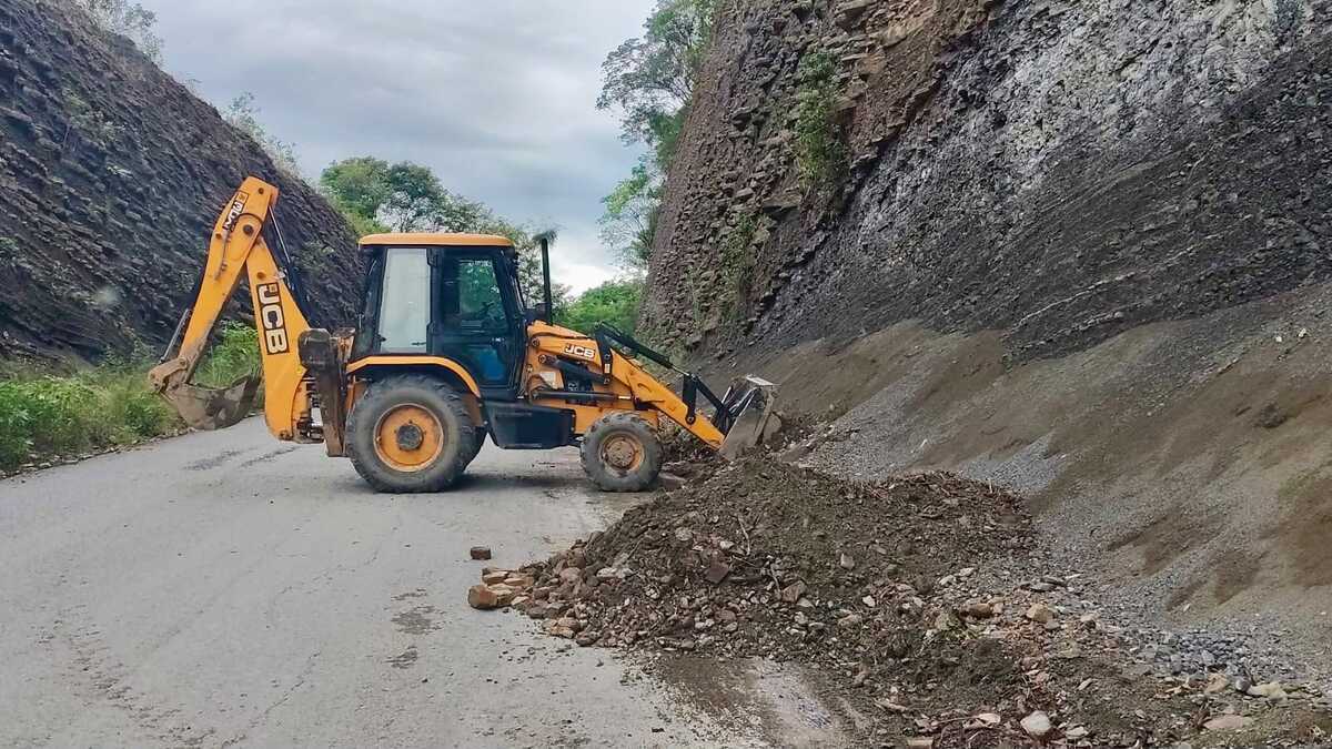 Lluvias obligan a limpiar derrumbes en 15 tramos carreteros. (Cortesía)