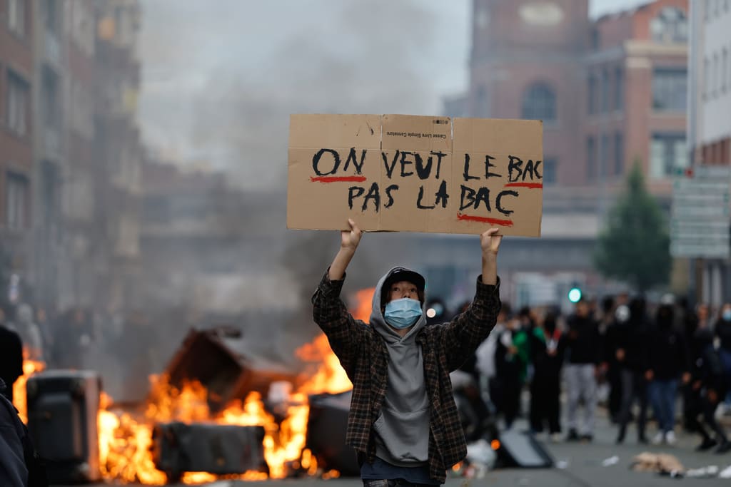 Más de 6 mil 500 personas han sido detenidas en Francia. | AP