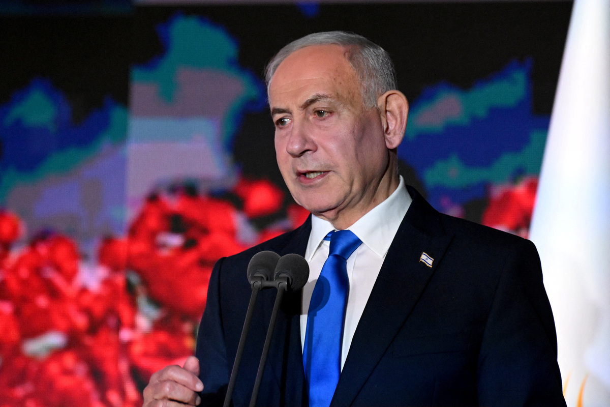 El primer ministro israelí, Benjamin Netanyahu, en la ceremonia conmemorativa oficial por el tercer aniversario del ataque de Hamás. | Reuters