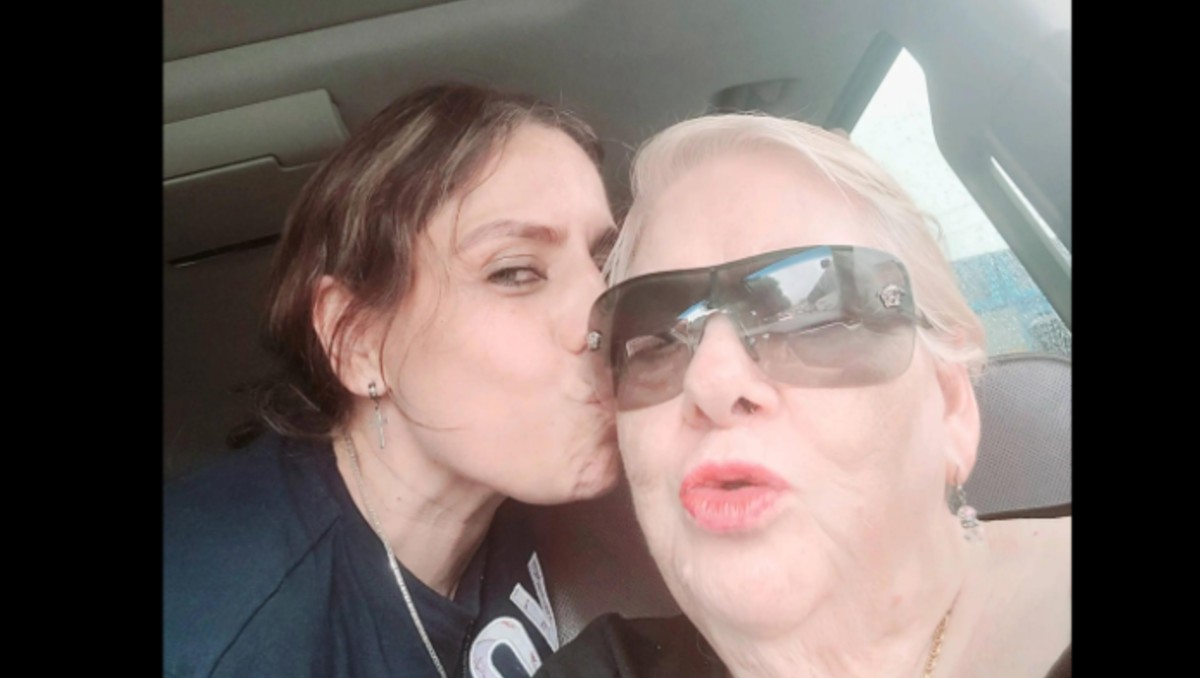 Paquita la del Barrio con su hija Martha Elena Martínez. | FOTO: Martha Elena Martínez