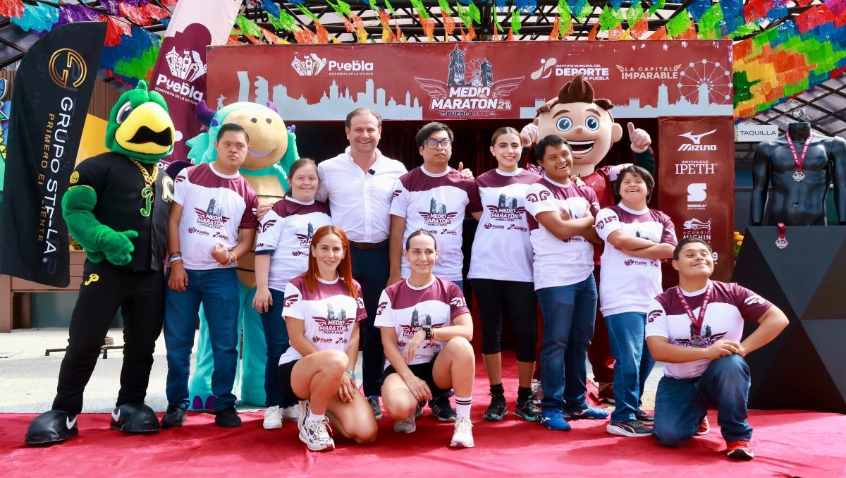 Presentan medalla y playera del Medio Maratón Puebla 2026 | Ayuntamiento de Puebla