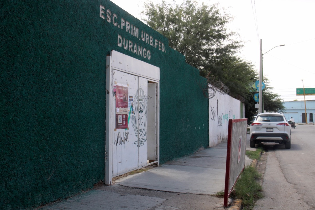 Refuerzan vigilancia en escuelas de La Laguna tras cinco amenazas.| Rolando Riestra.