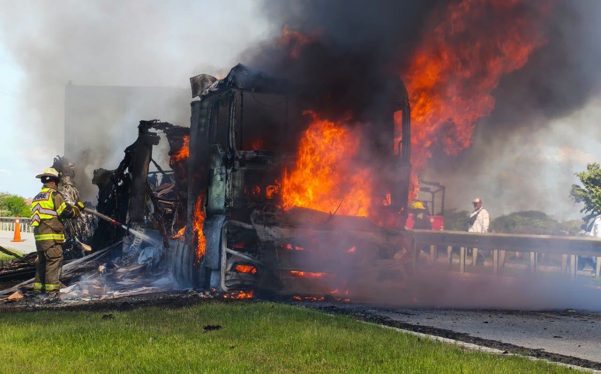 Se incendia tractocamión en Carretera Tampico-Mante. | SSPT