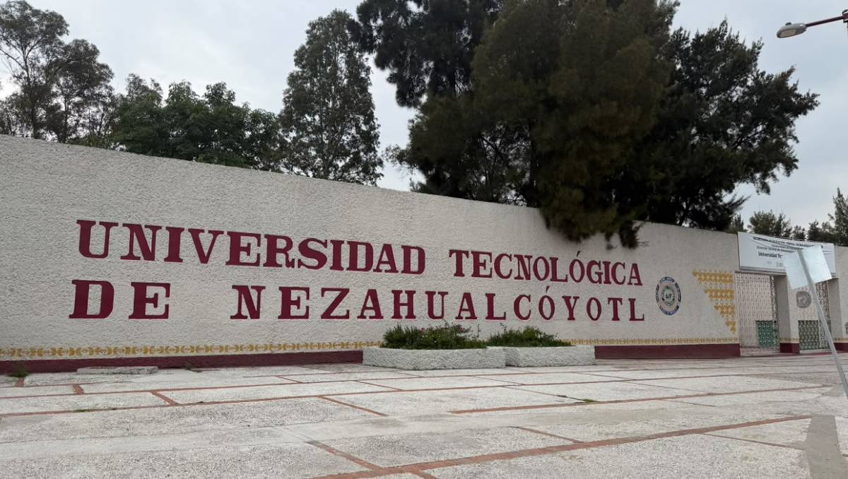Alumnos acusan falta de servicios básicos por supuesto desvío de recursos y mantienen tomadas las instalaciones de la UTN. | Foto: Zuleyma Gacría