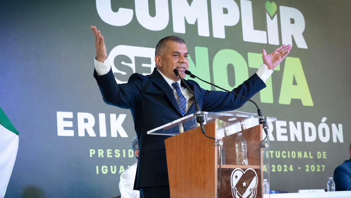 Erik Catalán durante su Segundo Informe de Gobierno en Iguala. | Especial