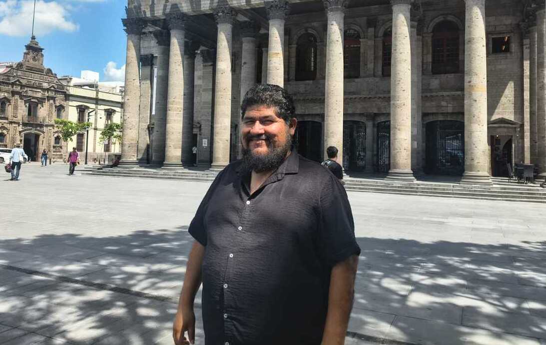 Conoce a El Pavarotti Tapatío que canta en los mercados