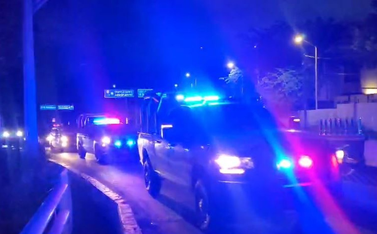 Guardia Estatal acompaña cortejo fúnebre de policía rumbo a Veracruz. | Cortesía: SSPT