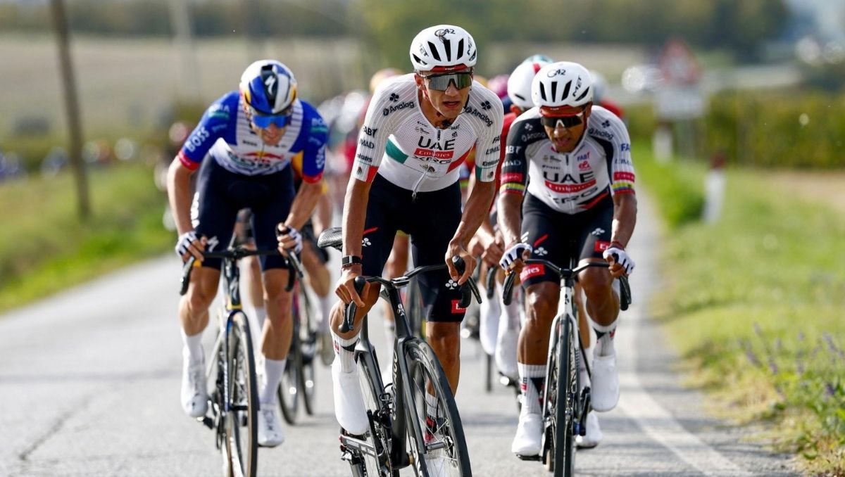 Isaac del Toro termina en la posición 82 del Gran Piemonte 2026 (X: @TeamEmiratesUAE)