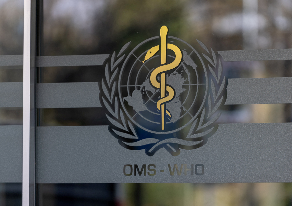 Logotipo de la Organización Mundial de la Salud en la sede de la OMS en Ginebra, Suiza. | Reuters