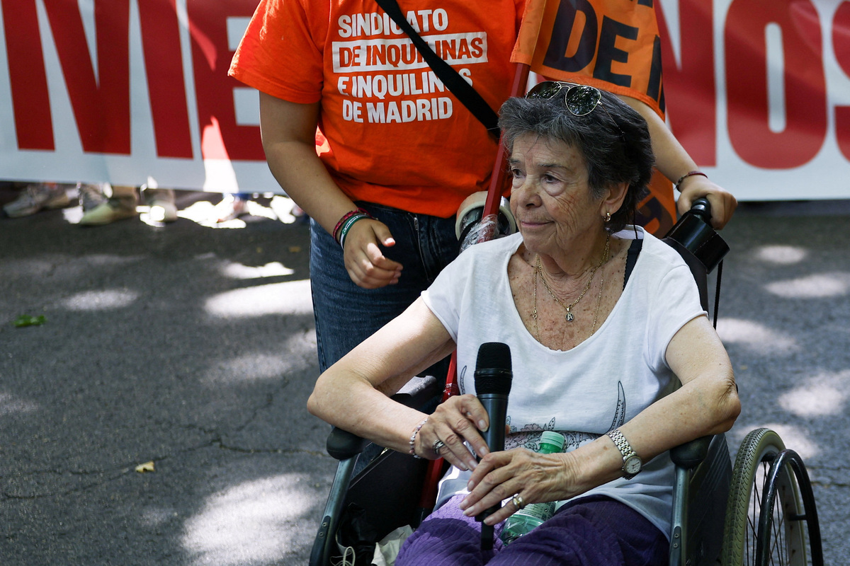 Maricarmen Abascal participa en una protesta contra el alto coste de la vida en Madrid, España, el 24 de mayo de 2026. | Reuters