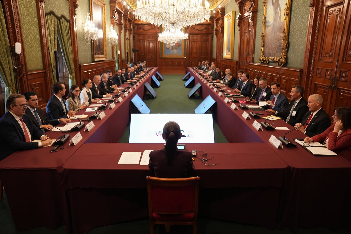 La presidenta Sheinbaum recibió a integrantes de la Cámara de Comercio de EU en Palacio Nacional. | Foto: X
