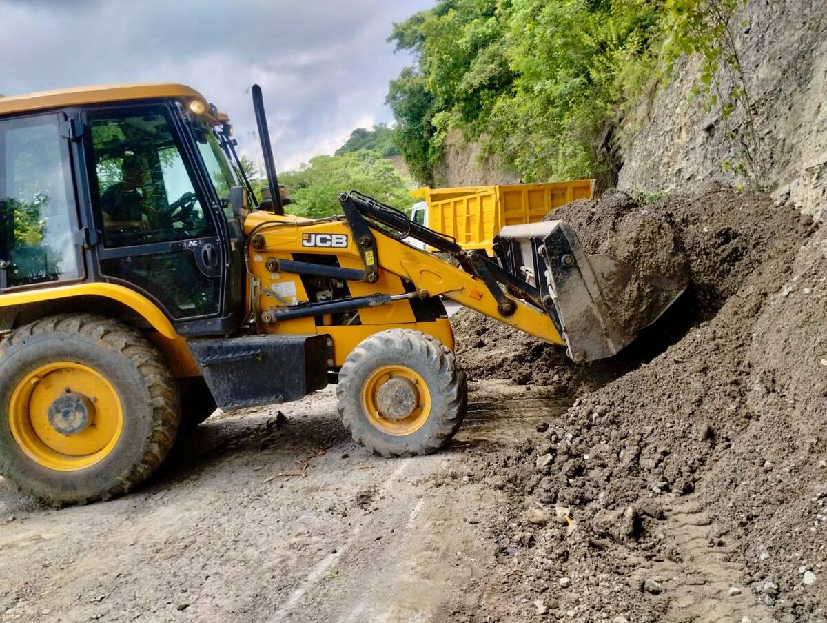 Restablecen paso en cinco puntos afectados por lluvias. (Cortesía: Gobierno de Hidalgo)
