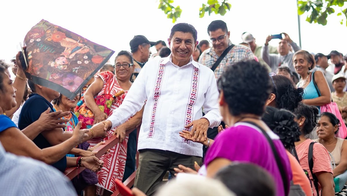 Salomón Jara encabeza el inicio de la consulta para reformar la Constitución de Oaxaca. | Foto: Especial