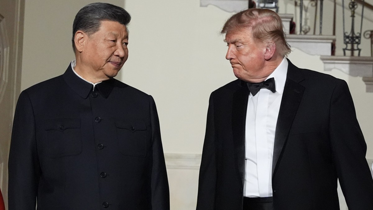 Trump busca mantener la ventaja de Estados Unidos frente a China en la carrera por el desarrollo de la inteligencia artificial. | Foto: AP