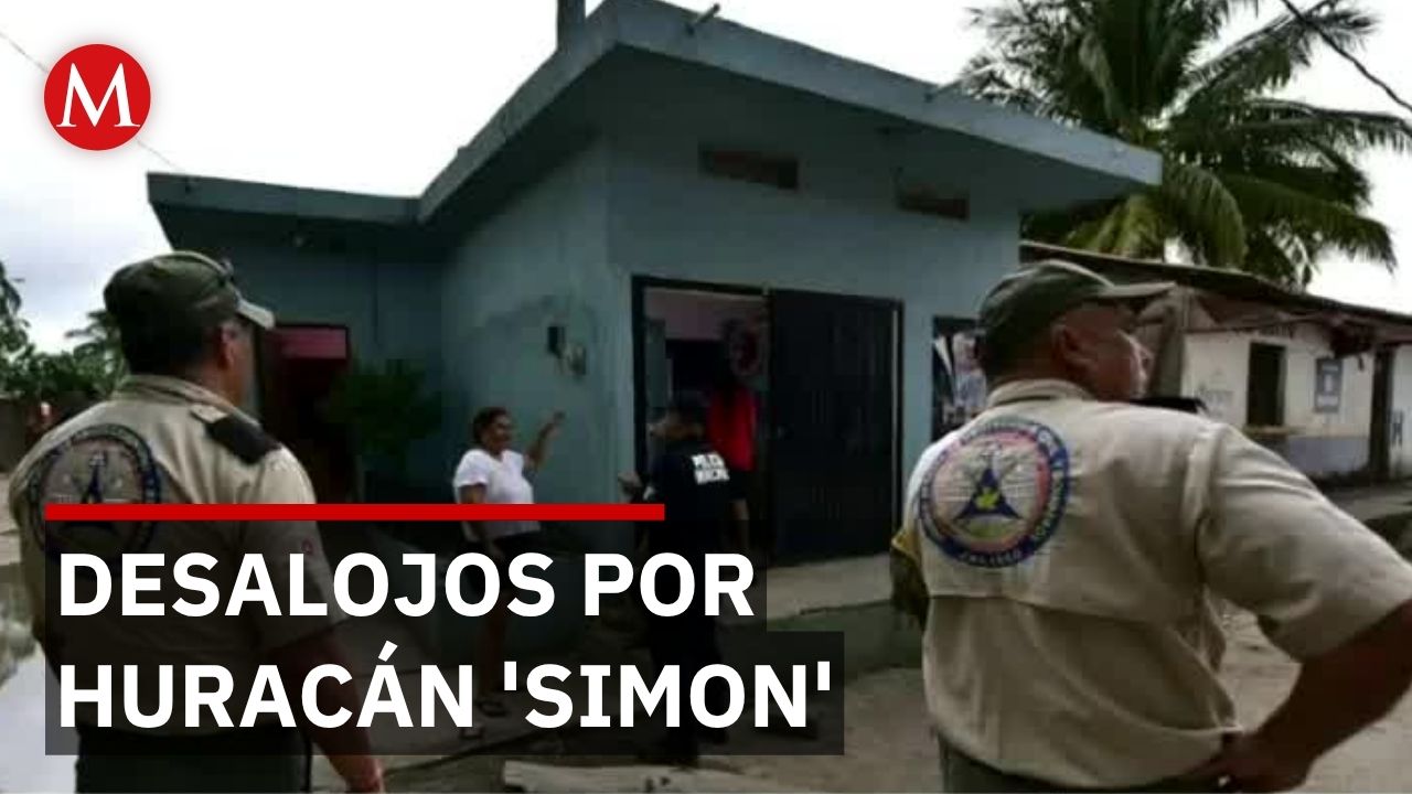 Autoridades evacúan a 80 personas en Cihuatlán por el huracán 'Simón'