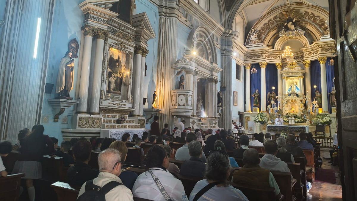 La llegada de "La Generala" al corazón del Centro Histórico tapatío movilizó a cientos de familias. (María José Camarena)