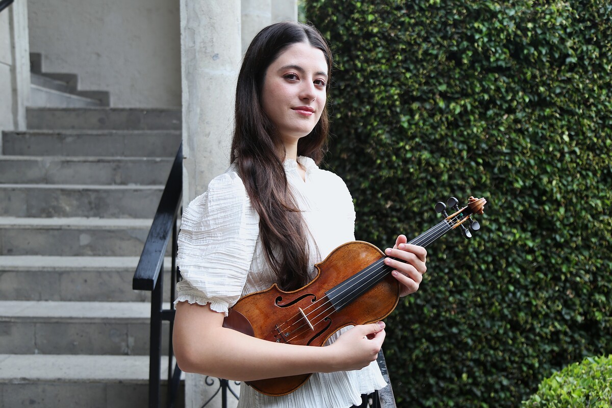 María Dueñas (Granada, 2002) pertenece a una nueva generación de violinistas. (Foto: Juan Carlos Aguilar)