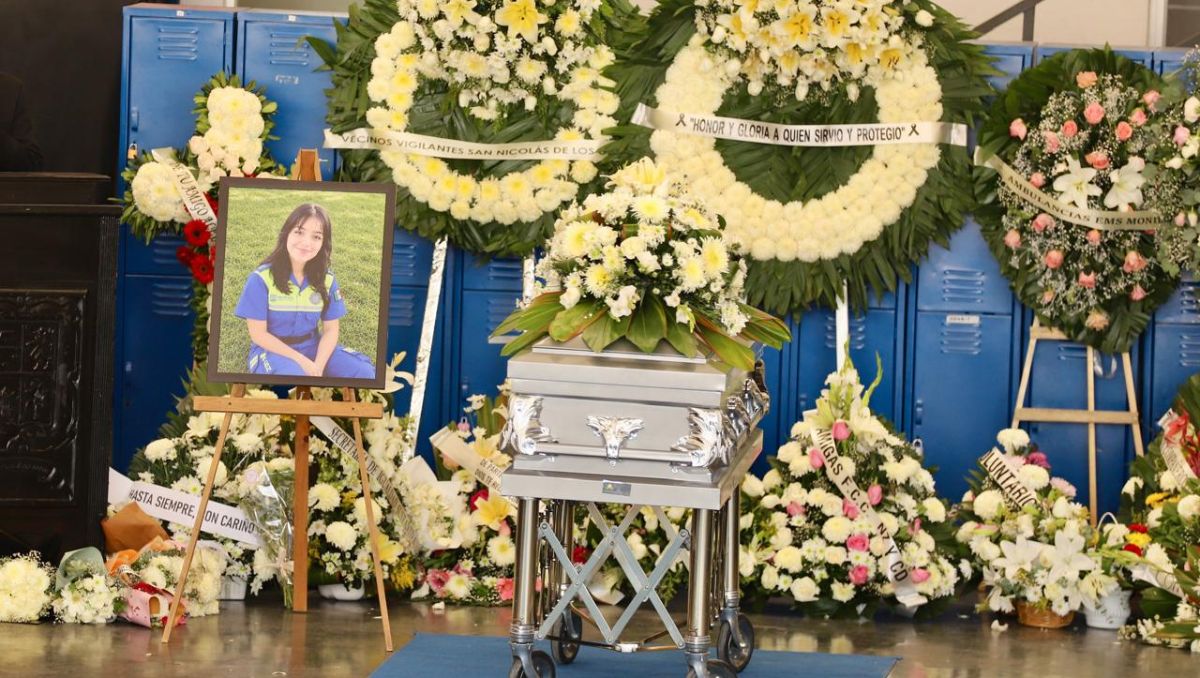 Rinden guardia de honor a la paramédica Melissa Guel de San Nicolás | Roberto Alanís