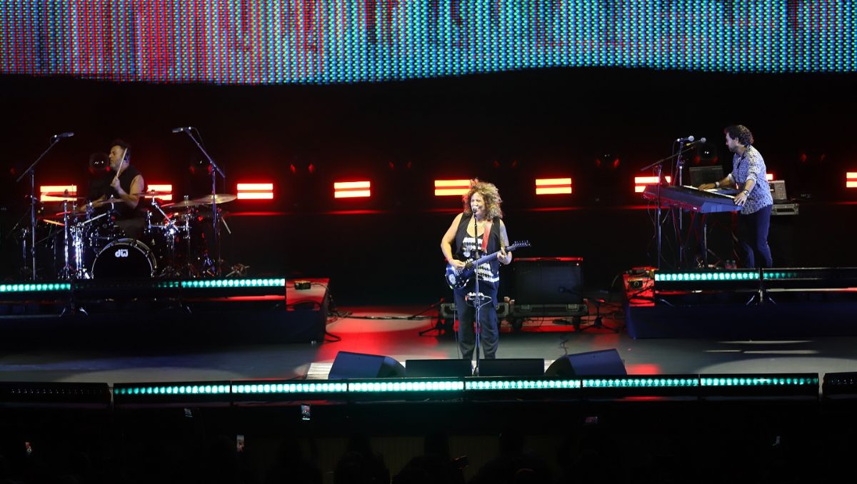 Rosana bajó del escenario a cantar "Si tú no estás", "Contigo", "El talismán" y "A fuego lento". Roberto Alanís