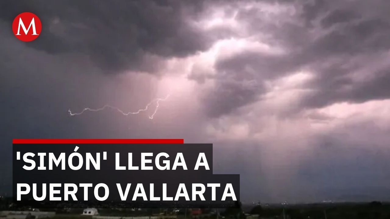 Autoridades piden resguardo en Puerto Vallarta ante llegada del huracán 'Simón'