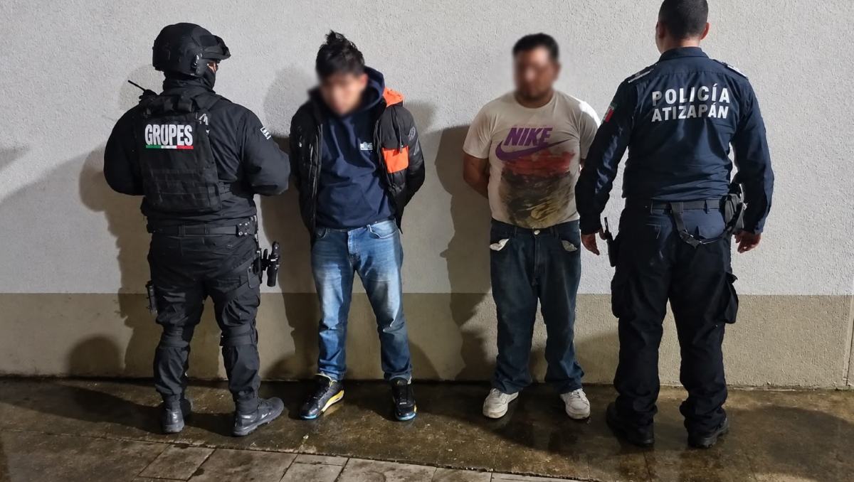 Dos hombres fueron detenidos en Atizapán por su probable participación en un secuestro exprés y robo en la colonia Las Arboledas. | Foto: Especial