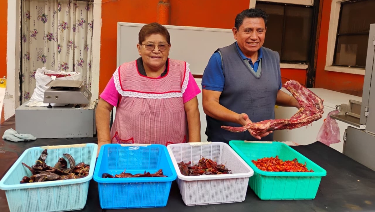 Mole de Caderas: preservan venta de espinazos para el tradicional guiso | Verónica López