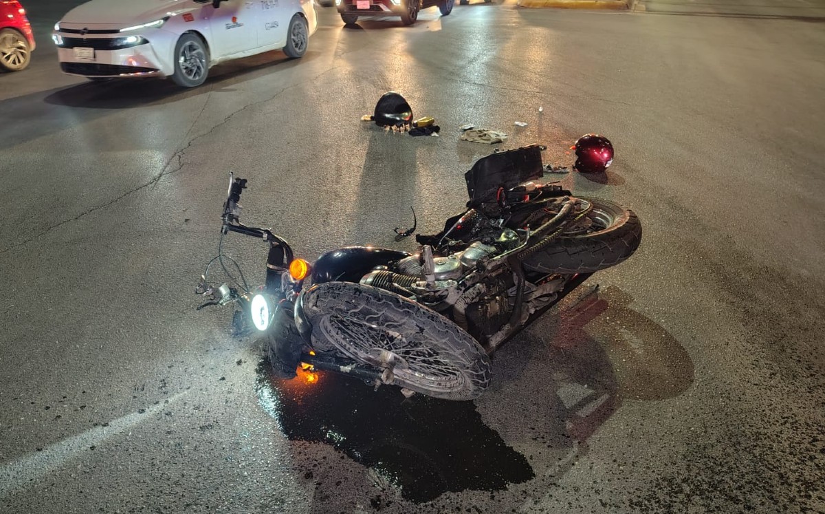 El conductor de la moto quedó detenido. | Foto: Alejandro Escobedo