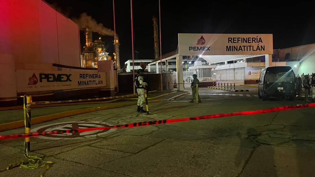 Identifican a trabajadores de Pemex atacados a balazos en refinería de Minatitlán