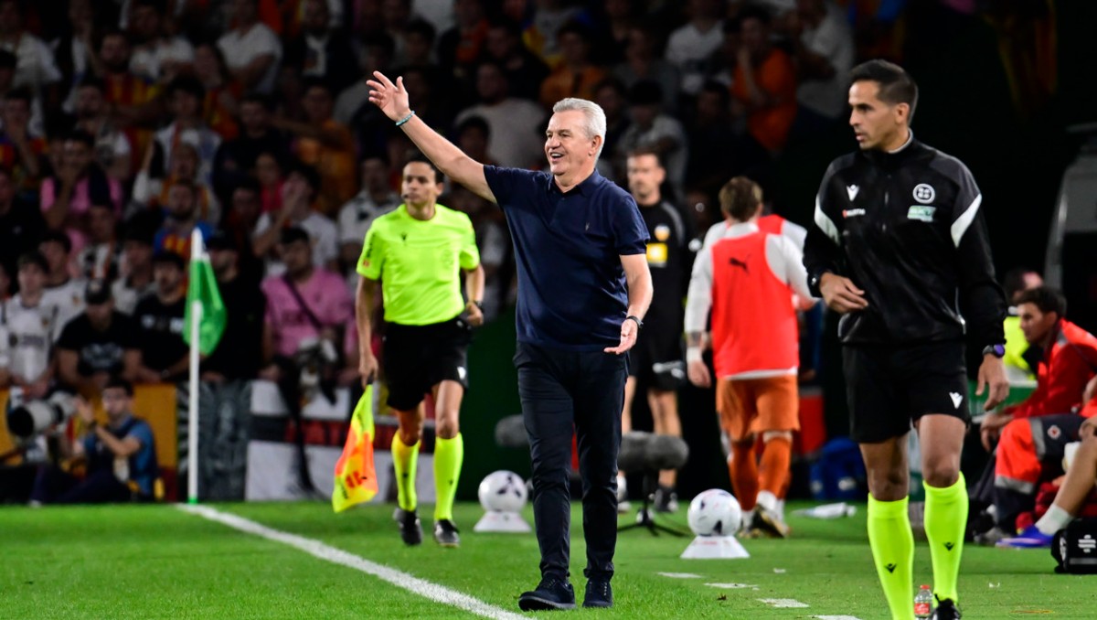 Javier Aguirre debuta con el Valencia con empate ante el Racing de Santander en LaLiga