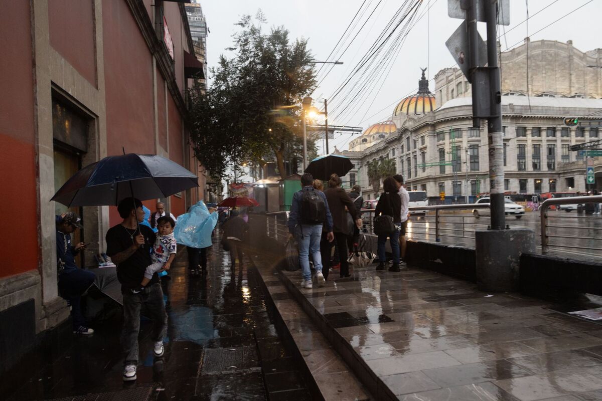 Para este lunes esperan lluvias fuertes, bancos de niebla y rachas de viento de hasta 40 kilometros por hora en la cdmx. | Foto: Cuartoscuro