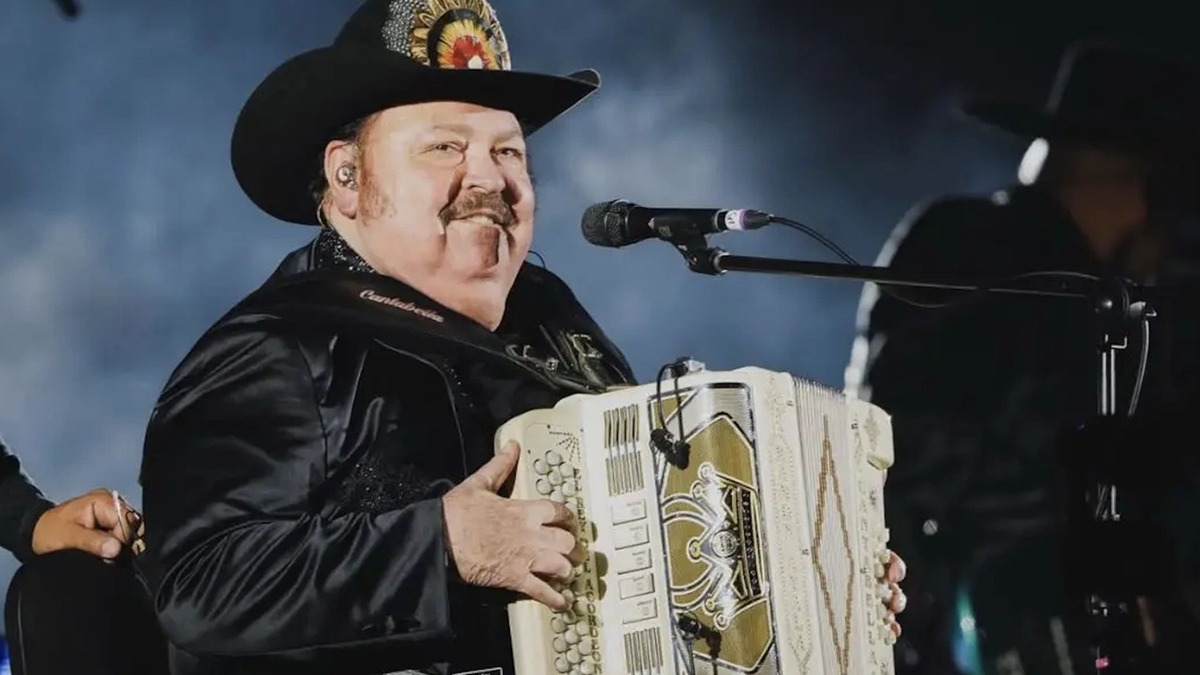 Abuchean a Ramón Ayala en La México por fallas y show corto