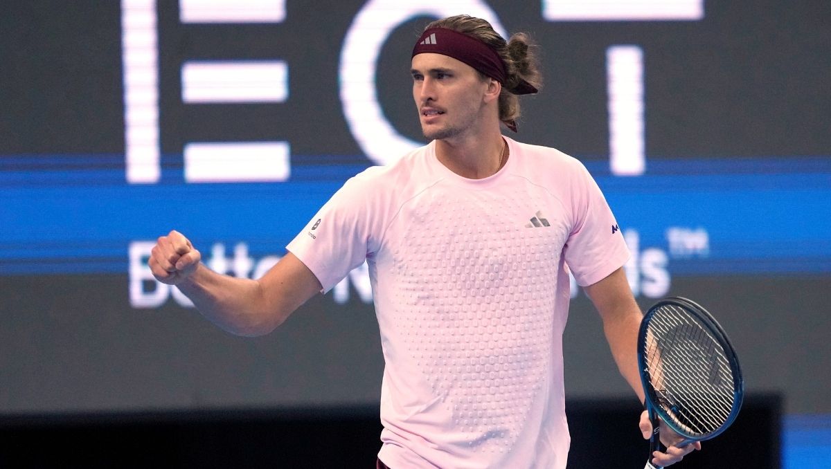 Zverev asegura el número uno de fin de año tras derrota de Alcaraz y lesión de Sinner