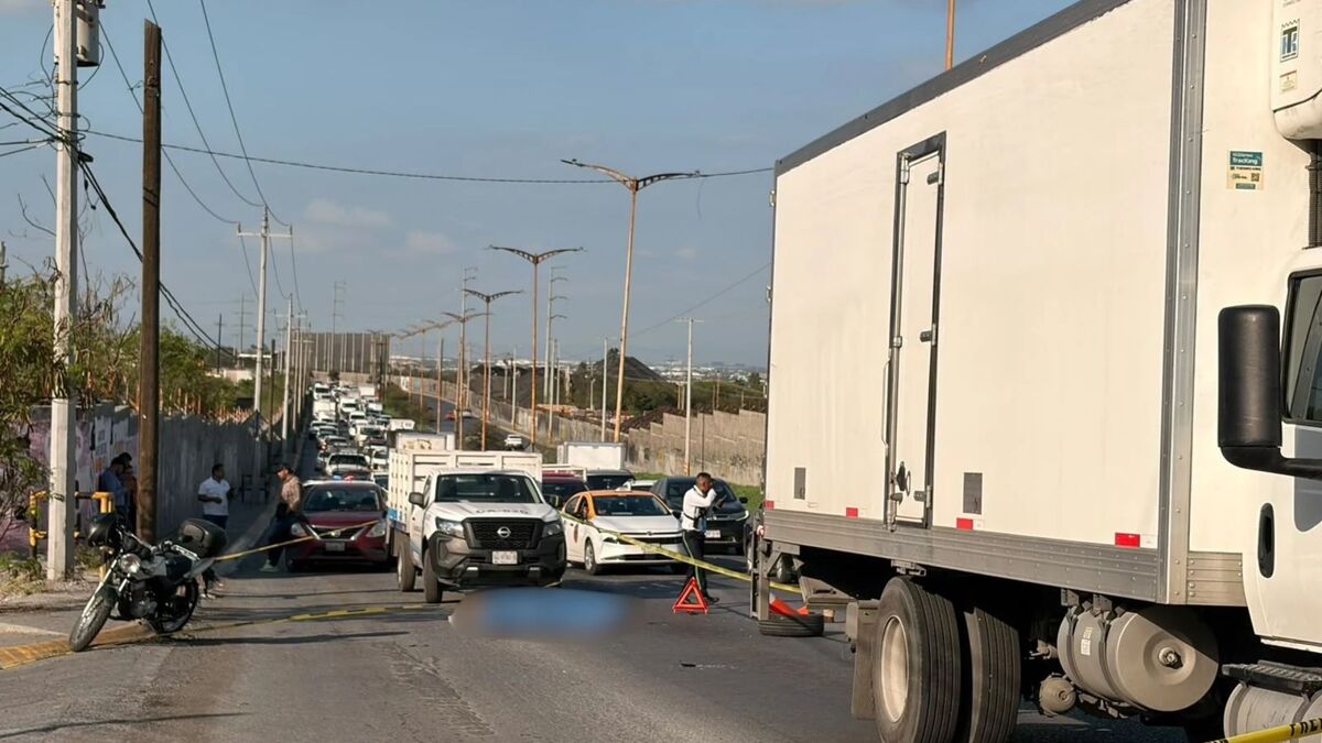 El cierre de carriles por parte de las autoridades generó intensa carga vehicular en los límites de San Nicolás y Monterrey | Susana Paredes